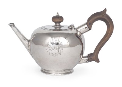 Lot 132 - A GEORGE I SILVER TEAPOT