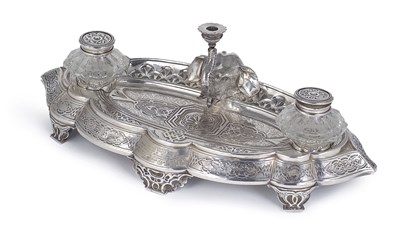 Lot 152 - A VICTORIAN SILVER INKSTAND