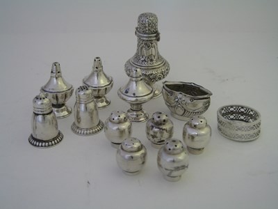 Lot 163 - A VICTORIAN SILVER CASTER