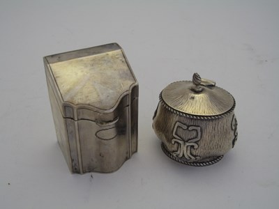 Lot 175 - A GEORGE V SILVER TEA CADDY