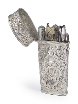 Lot 182 - A GEORGIAN SILVER ETUI, ENGLISH