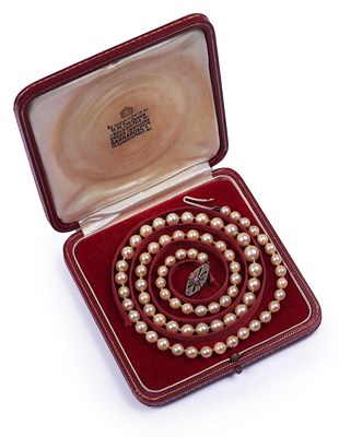 Lot 220 - A CULTURED PEARL NECKLACE