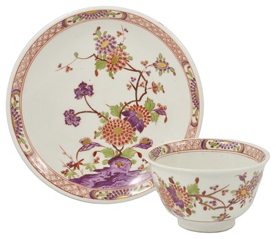 Lot 6 - A MEISSEN TEABOWL AND SAUCER