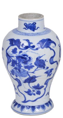 Lot 40 - A CHINESE BLUE AND WHITE PORCELAIN VASE