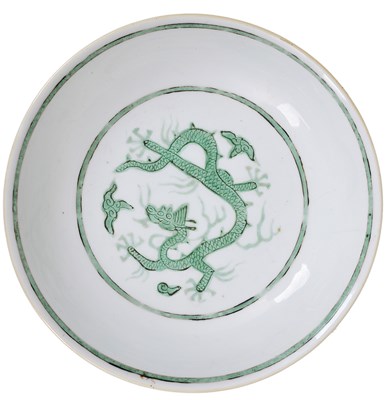 Lot 51 - A CHINESE PORCELAIN GREEN ENAMELLED 'DRAGON' SAUCER DISH