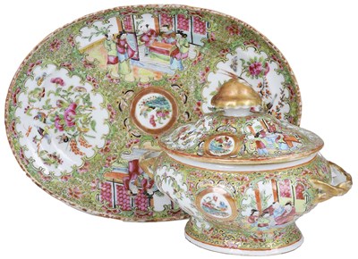 Lot 57 - A CANTON FAMILLE ROSE SAUCE TUREEN AND COVER AND A SERVING DISH