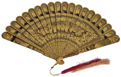 Lot 58 - A CHINESE GILT AND BLACK LACQUER BRISE FAN