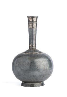 Lot 173 - A BIDRI BOTTLE (SURAHI), BIDAR, DECCAN, FIRST HALF 19TH CENTURY