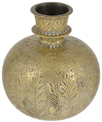 Lot 206 - A MUGHAL BRASS HUQQA BOTTLE