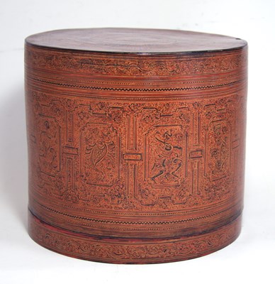 Lot 242 - A LACQUER BETEL BOX