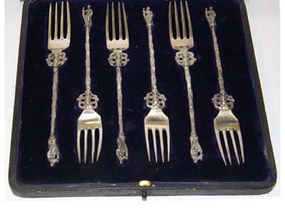 Lot 287 - A SET OF SIX SILVER FRUIT KNIVES AND SIX FORKS