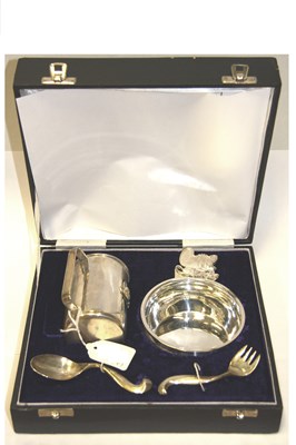 Lot 316 - A CHILD'S EATING SET