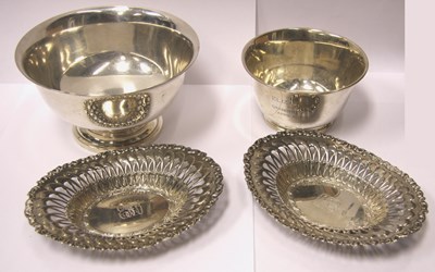 Lot 327 - A PAIR OF AMERICAN SILVER BON-BON DISHES