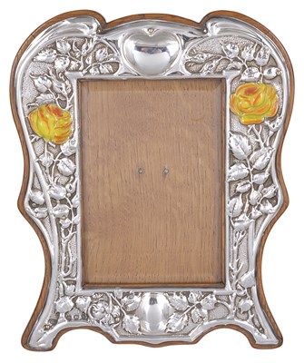 Lot 338 - AN EDWARDIAN SILVER PHOTOGRAPH FRAME