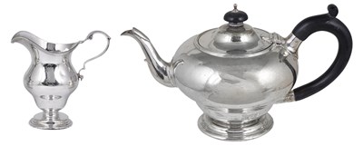 Lot 341 - A GEORGE V SILVER TEAPOT AND MILK JUG SET