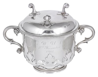 Lot 345 - A GEORGE V SILVER PORRINGER AND COVER