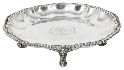 Lot 356 - A VICTORIAN SILVER DISH