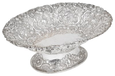 Lot 365 - A VICTORIAN SILVER FRUIT OR SWEET DISH