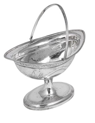 Lot 379 - AN IRISH GEORGE III SILVER SWEETMEAT BASKET