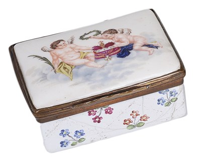 Lot 465 - AN ENAMEL SNUFF BOX