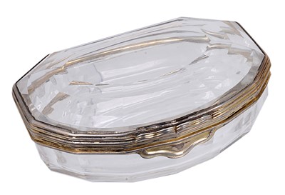 Lot 473 - A ROCK CRYSTAL SNUFF BOX