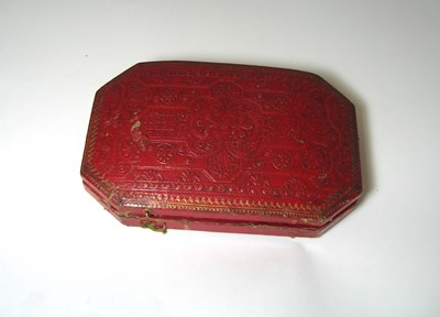 Lot 492 - A FRENCH SILVER-GILT SNUFF BOX