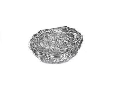 Lot 500 - A SILVER SNUFF BOX