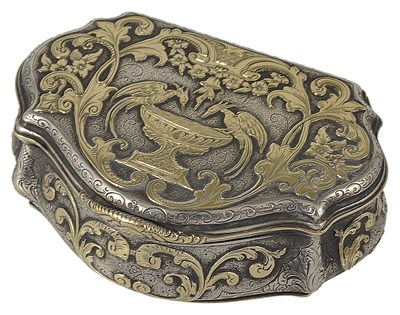 Lot 509 - A RUSSIAN GOLD AND SILVER SNUFF BOX