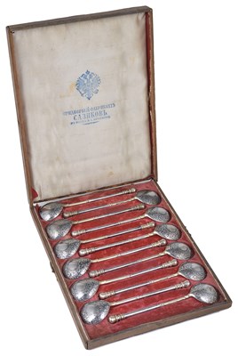 Lot 531 - A SET OF TWELVE RUSSIAN PARCEL-GILT-SILVER AND NIELLO TEASPOONS