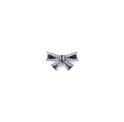 Lot 547 - SAPPHIRE AND DIAMOND BROOCH