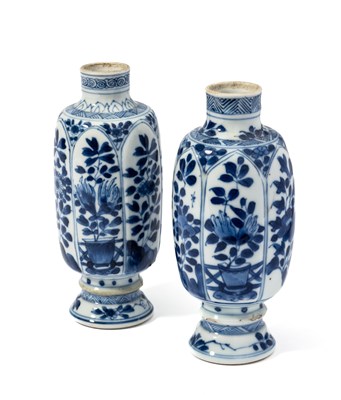 Lot 21 - A PAIR OF CHINESE BLUE AND WHITE SMALL VASES, KANGXI PERIOD (1662-1722)