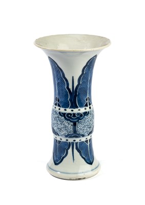 Lot 25 - A SMALL CHINESE BLUE AND WHITE BEAKER VASE, 'GU', 18TH CENTURY