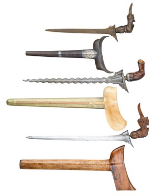 Lot 19 - A MALAYSIAN SHORTSWORD (KERIS)