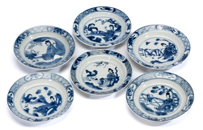 Lot 12 - SIX SMALL MATCHED CHINESE BLUE AND WHITE DISHES. QING DYNASTY, KANGXI PERIOD (1662-1722)