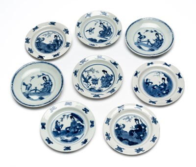 Lot 13 - SIX SMALL MATCHED CHINESE BLUE AND WHITE DISHES, KANGXI PERIOD (1662-1722)