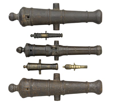 Lot 207 - A SMALL BRONZE SALUTING CANNON