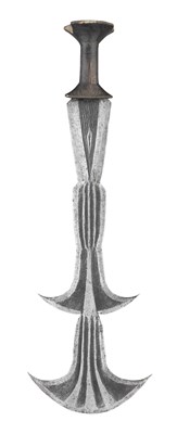 Lot 258 - AN AFRICAN DAGGER