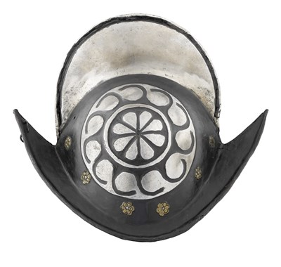 Lot 307 - A NORTH GERMAN 'BLACK AND WHITE' COMB MORION