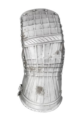 Lot 341 - A COMPOSITE SOUTH GERMAN 'MAXIMILIAN' MITTEN GAUNTLET FOR THE LEFT HAND