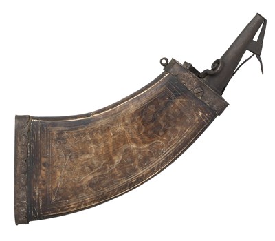 Lot 348 - A GERMAN ENGRAVED COWHORN POWDER-FLASK