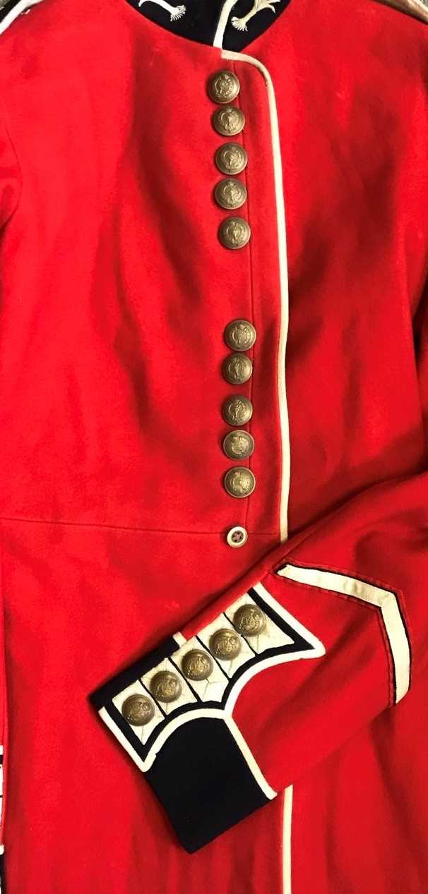 Lot 148 - A GUARDSMAN'S UNIFORM OF THE WELSH GUARDS