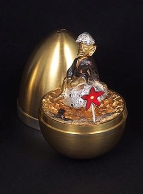 Lot 58 - A SILVER-GILT 'SURPRISE' EGG