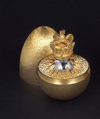 Lot 60 - A SILVER-GILT 'SURPRISE' COMMEMORATIVE EGG