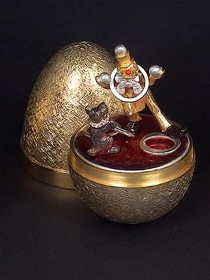 Lot 64 - A SILVER-GILT 'SURPRISE' EGG