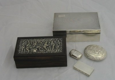 Lot 81 - A SILVER CIGARETTE BOX