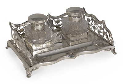 Lot 82 - AN EDWARDIAN SILVER INKSTAND