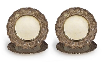 Lot 121 - A SET OF FOUR EDWARDIAN SILVER-GILT DESSERT PLATES