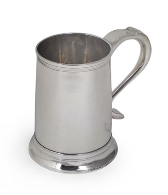 Lot 139 - A GEORGE III SILVER MUG