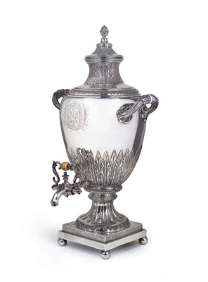 Lot 151 - A GEORGE III SILVER TEA URN