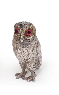 Lot 214 - A VICTORIAN SILVER NOVELTY OWL PEPPERETTE